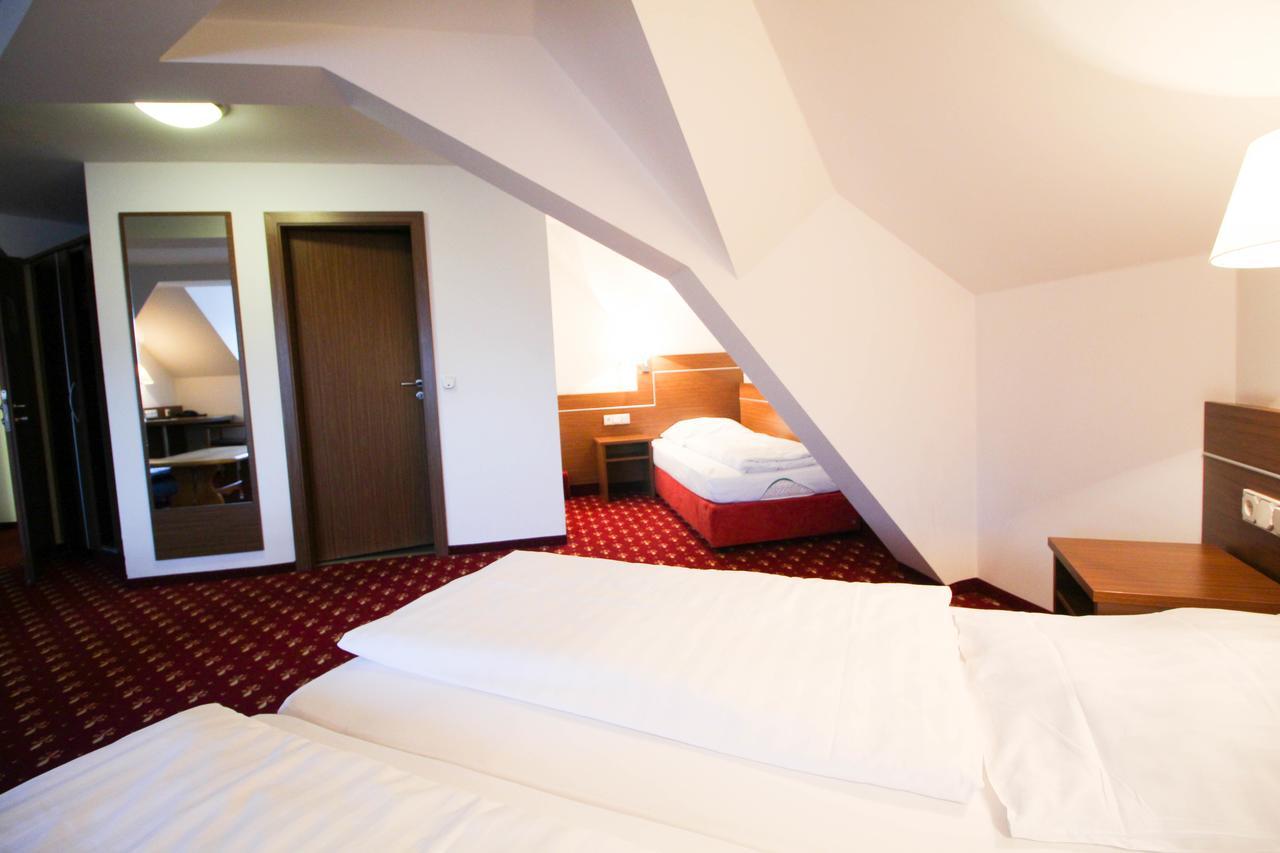 Hotel-Gasthof Obermeier Аллерсхаузен Экстерьер фото